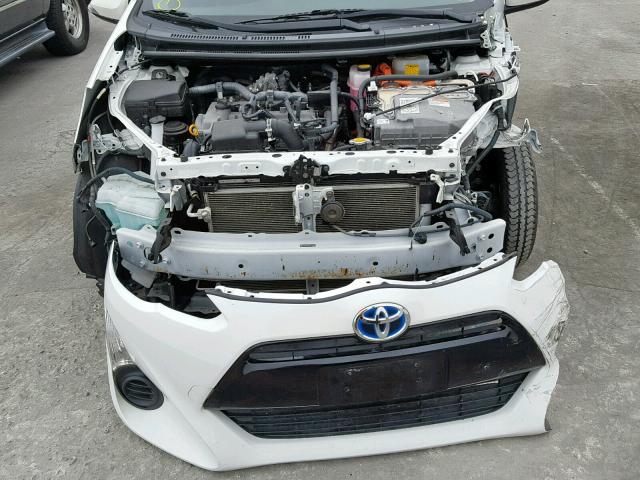 JTDKDTB3XF1577580 - 2015 TOYOTA PRIUS C WHITE photo 9