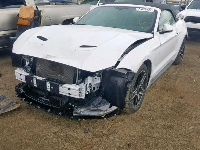 1FATP8UH5J5167715 - 2018 FORD MUSTANG WHITE photo 2