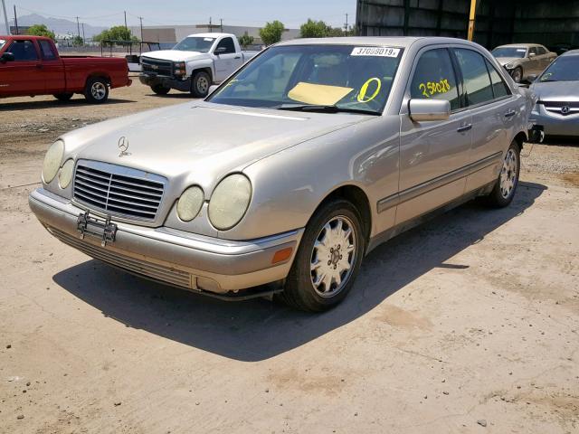 WDBJF55F1VJ026507 - 1997 MERCEDES-BENZ E 320 GOLD photo 2