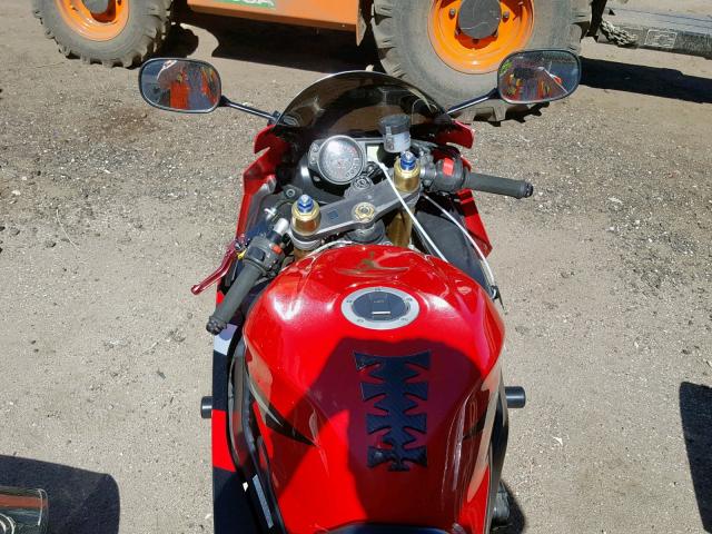 JS1GN7CA852100592 - 2005 SUZUKI GSX-R600 K RED photo 5