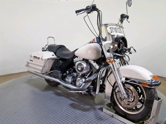 1HD1FHW146Y615550 - 2006 HARLEY-DAVIDSON FLHPI WHITE photo 2