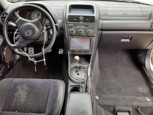 JTHBD192020057100 - 2002 LEXUS IS 300 SILVER photo 9