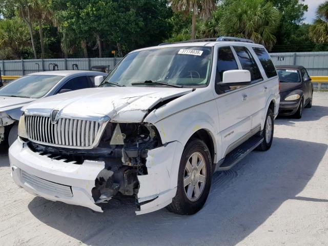 5LMFU27RX4LJ26765 - 2004 LINCOLN NAVIGATOR 白色 照片 2