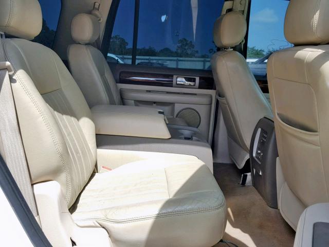 5LMFU27RX4LJ26765 - 2004 LINCOLN NAVIGATOR 白色 照片 6