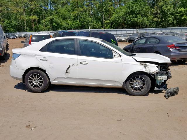 KNAFU4A20A5860844 - 2010 KIA FORTE EX WHITE photo 9