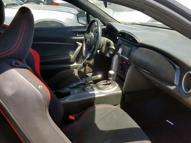 JF1ZNAA13D2723525 - 2013 TOYOTA SCION FR-S WHITE photo 5