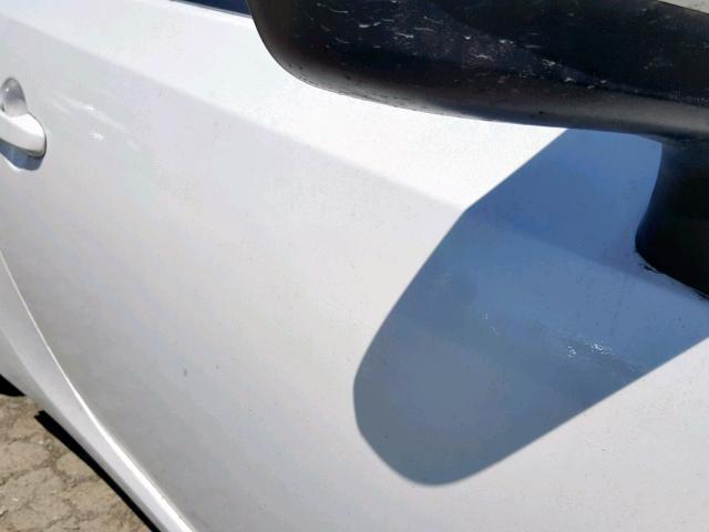 JF1ZNAA13D2723525 - 2013 TOYOTA SCION FR-S WHITE photo 9