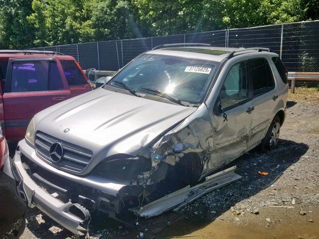 4JGAB57E05A530267 - 2005 MERCEDES-BENZ ML 350 SILVER photo 2