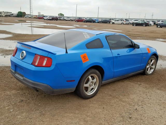 1ZVBP8CH4A5155740 - 2010 FORD MUSTANG GT BLUE photo 4