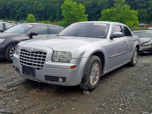 2C3KA53G18H180175 - 2008 CHRYSLER 300 TOURIN SILVER photo 2