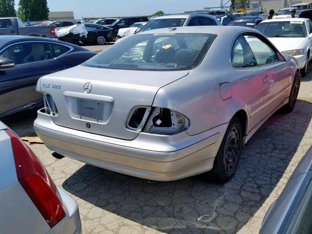 WDBLJ65G7YF118427 - 2000 MERCEDES-BENZ CLK 320 SILVER photo 4