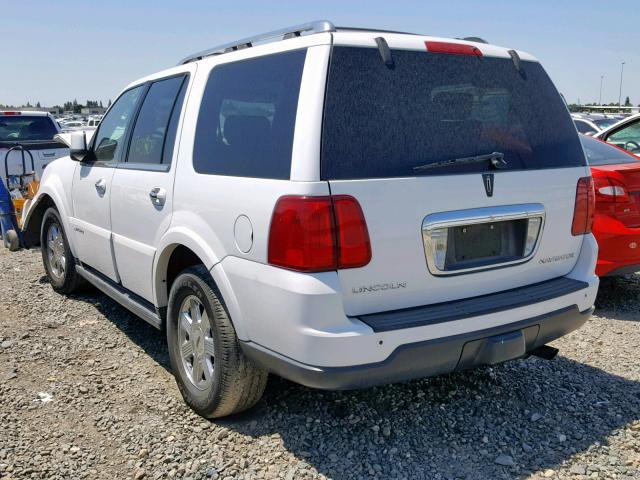 5LMFU27505LJ18897 - 2005 LINCOLN NAVIGATOR WHITE photo 3