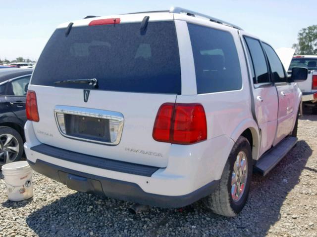 5LMFU27505LJ18897 - 2005 LINCOLN NAVIGATOR WHITE photo 4