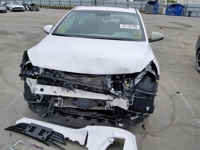 KMHC85LC8JU091100 - 2018 HYUNDAI IONIQ LIMI WHITE photo 9