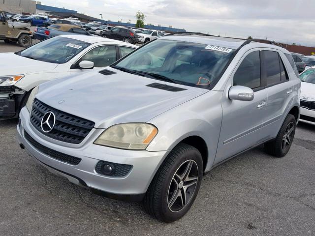 4JGBB86E56A072119 - 2006 MERCEDES-BENZ ML 350 SILVER photo 2