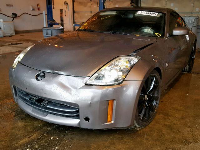 JN1BZ34D08M700640 - 2008 NISSAN 350Z COUPE GRAY photo 2