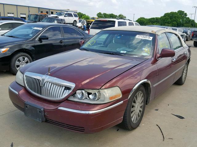 1LNHM81W84Y614497 - 2004 LINCOLN TOWN CAR E BURGUNDY photo 2