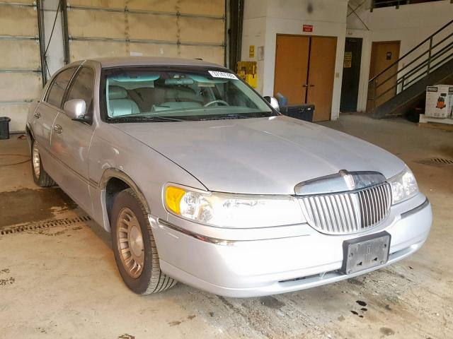 1LNHM81W7YY798899 - 2000 LINCOLN TOWN CAR E SILVER photo 1