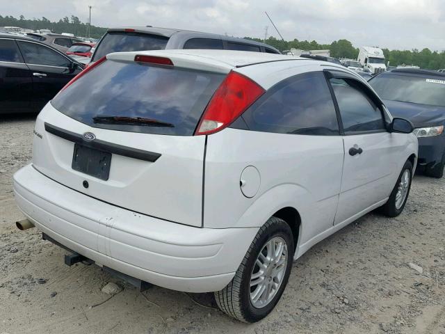 1FAFP31N57W260781 - 2007 FORD FOCUS ZX3 WHITE photo 4