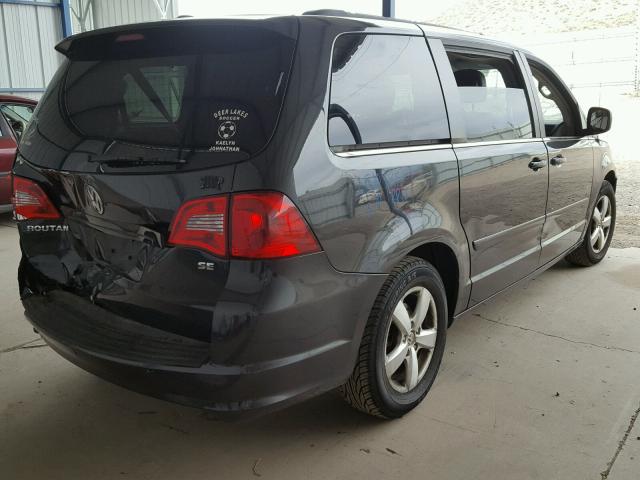 2V4RW3DG0BR717608 - 2011 VOLKSWAGEN ROUTAN SE GRAY photo 4