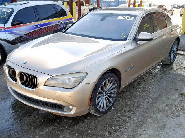 WBAKA4C56BC612710 - 2011 BMW 740 I GOLD photo 2