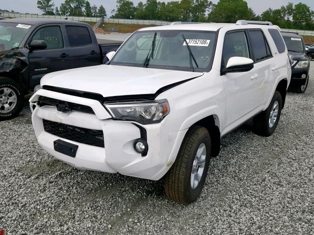 JTEBU5JR5J5533940 - 2018 TOYOTA 4RUNNER SR WHITE photo 2