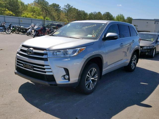 5TDBZRFH8HS377605 - 2017 TOYOTA HIGHLANDER SILVER photo 2