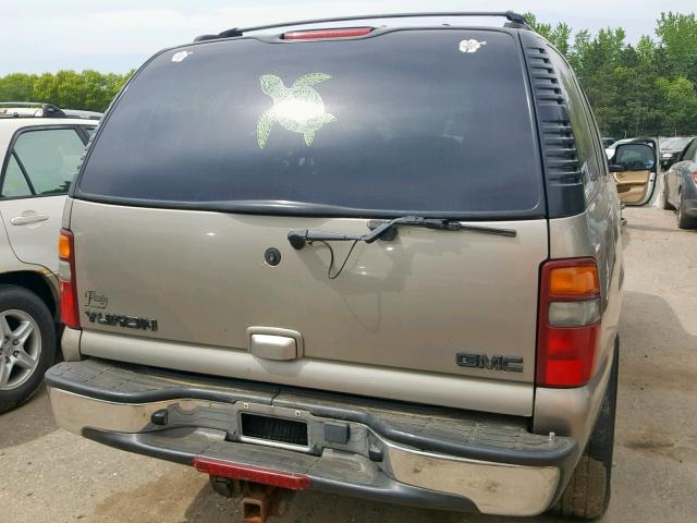 1GKEK13V02J246240 - 2002 GMC YUKON SILVER photo 9