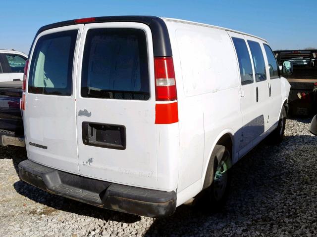 1GCFG15X671251045 - 2007 CHEVROLET EXPRESS G1 WHITE photo 4