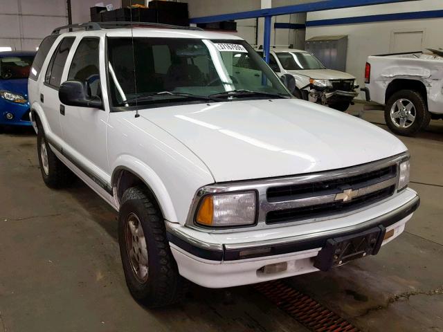 1GNDT13W0V2160820 - 1997 CHEVROLET BLAZER WHITE photo 1