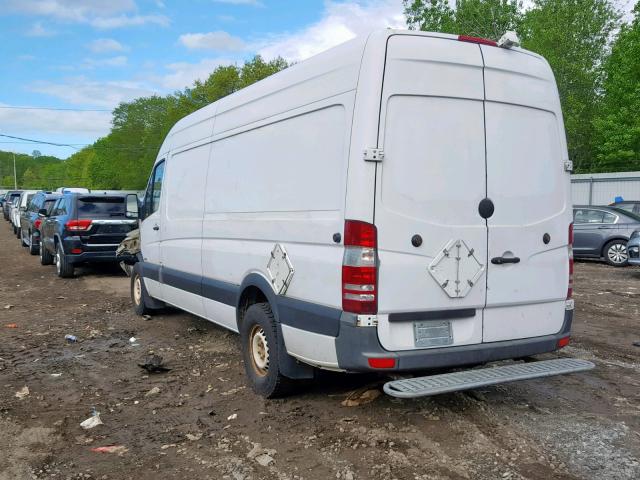 WD3PE8CB3B5572143 - 2011 MERCEDES-BENZ SPRINTER 2 WHITE photo 3