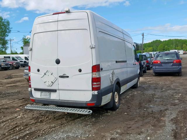 WD3PE8CB3B5572143 - 2011 MERCEDES-BENZ SPRINTER 2 WHITE photo 4