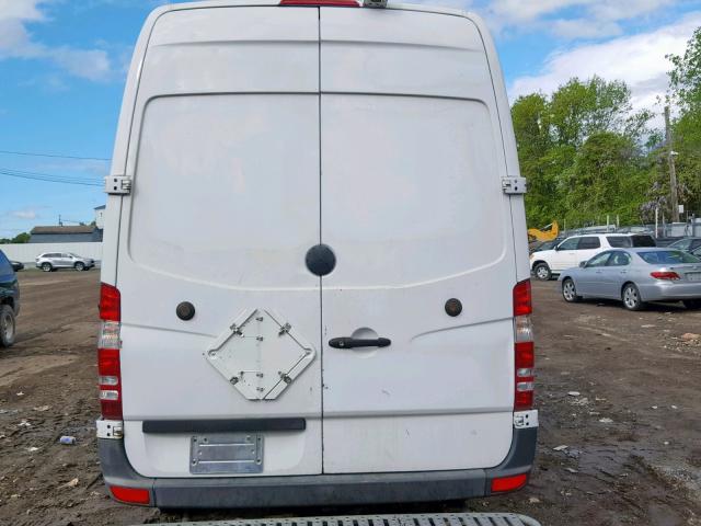 WD3PE8CB3B5572143 - 2011 MERCEDES-BENZ SPRINTER 2 WHITE photo 6