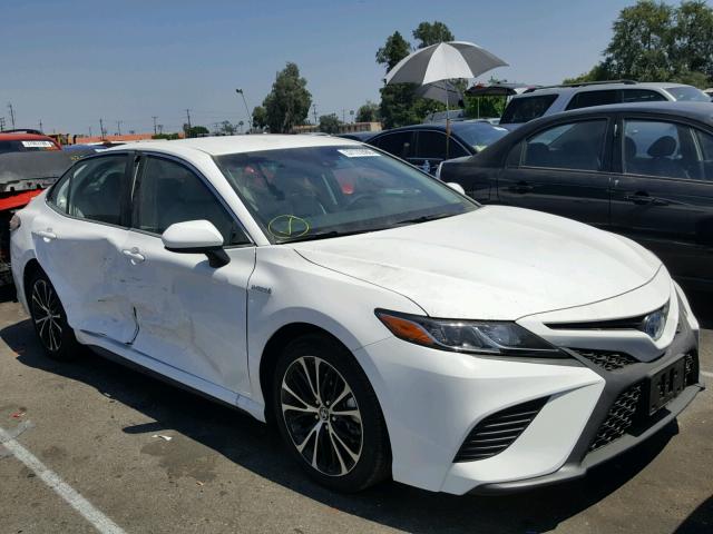 4T1B21HK1JU007091 - 2018 TOYOTA CAMRY HYBR WHITE photo 1