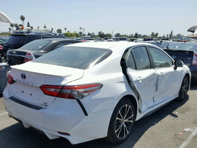 4T1B21HK1JU007091 - 2018 TOYOTA CAMRY HYBR WHITE photo 4