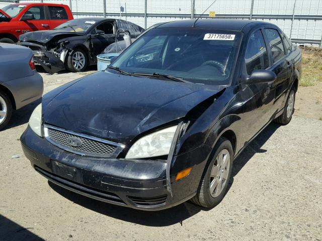 1FAFP34N07W118527 - 2007 FORD FOCUS ZX4 BLACK photo 2