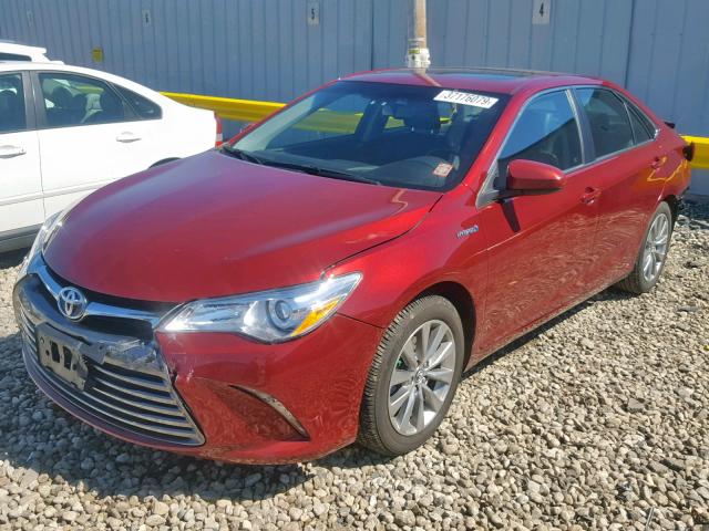 4T1BD1FK7HU224720 - 2017 TOYOTA CAMRY HYBR RED photo 2