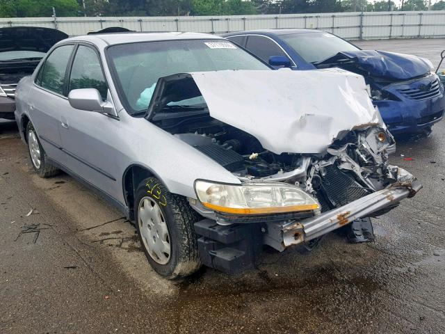 1HGCG5649XA084373 - 1999 HONDA ACCORD LX SILVER photo 1