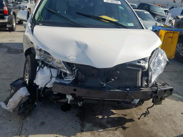 5TDYZ3DC0KS985169 - 2019 TOYOTA SIENNA LIM WHITE photo 9