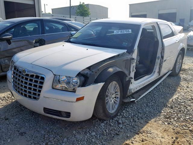 2C3CA5CV7AH244440 - 2010 CHRYSLER 300 TOURIN WHITE photo 2