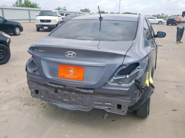 KMHCT4AE0HU223564 - 2017 HYUNDAI ACCENT SE GRAY photo 9