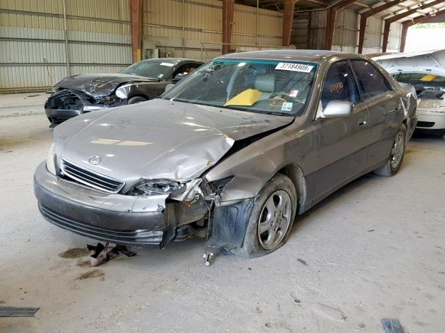 JT8BF22G0V0055924 - 1997 LEXUS ES 300 GRAY photo 2