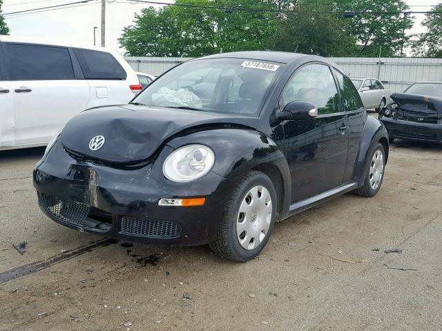 3VWPG3AG1AM018350 - 2010 VOLKSWAGEN NEW BEETLE შავი ფოტო 2