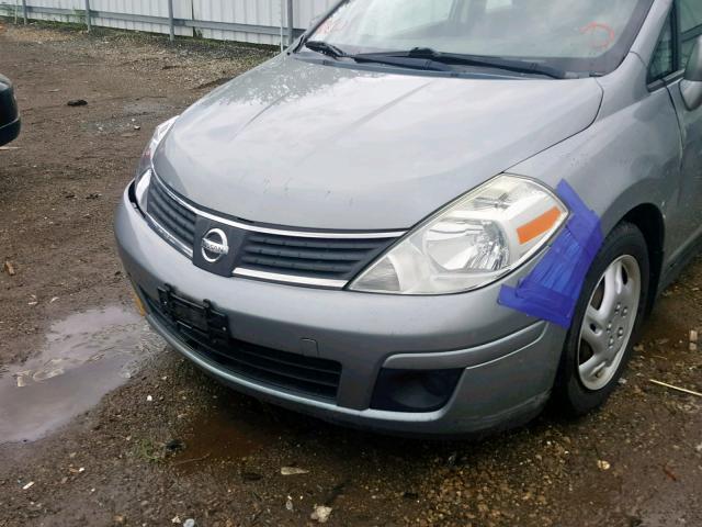 3N1BC13E68L451934 - 2008 NISSAN VERSA S GRAY photo 9