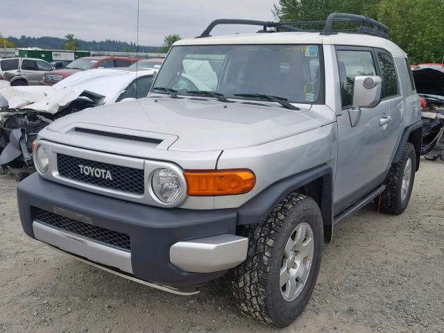 JTEBU11F570072873 - 2007 TOYOTA FJ CRUISER SILVER photo 2