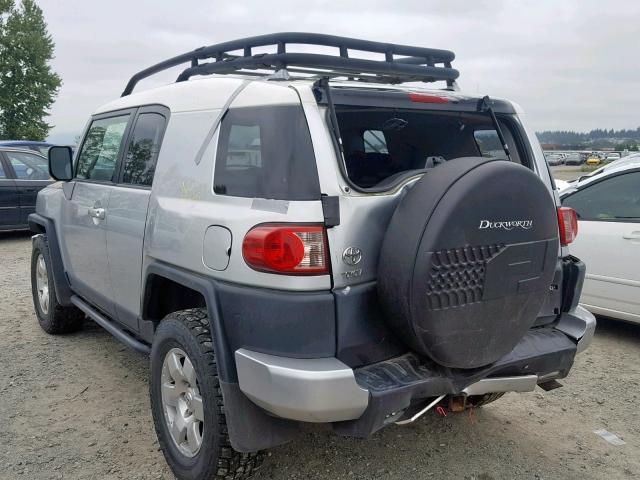 JTEBU11F570072873 - 2007 TOYOTA FJ CRUISER SILVER photo 3