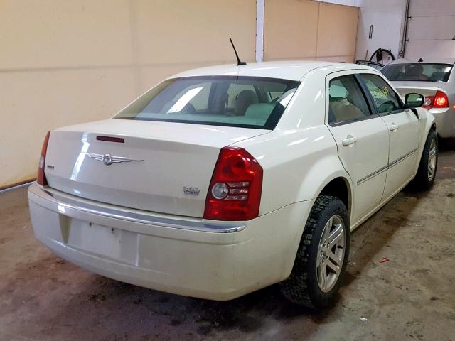 2C3LK33G68H252171 - 2008 CHRYSLER 300 LIMITE WHITE photo 4