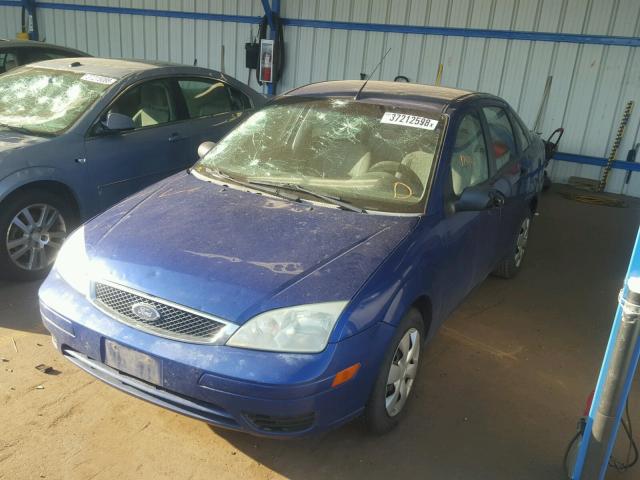 1FAFP34N85W133855 - 2005 FORD FOCUS ZX4 BLUE photo 2