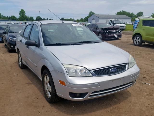 1FAHP34N76W257593 - 2006 FORD FOCUS ZX4 SILVER photo 1