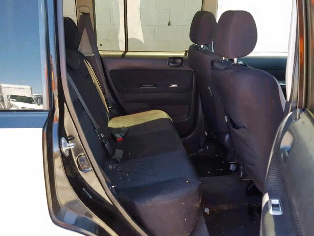 JTLKT324250198884 - 2005 TOYOTA SCION XB 双色 照片 6